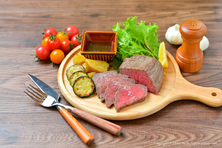 お料理写真、フードフォトのローストビーフ （赤身の牛モモ肉）