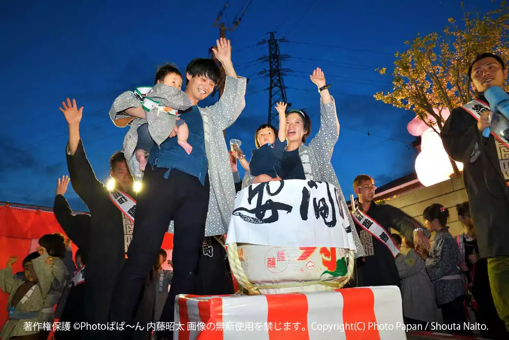 浜松まつり、夜の初屋さん初練りシーン