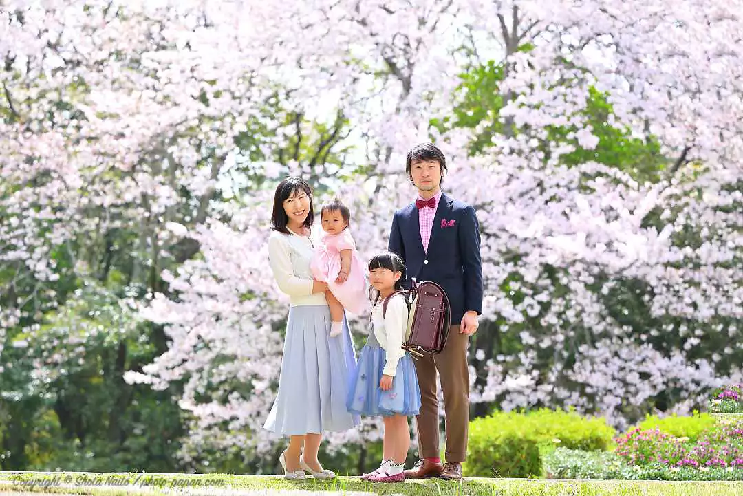 春満開の桜とファミリーフォト